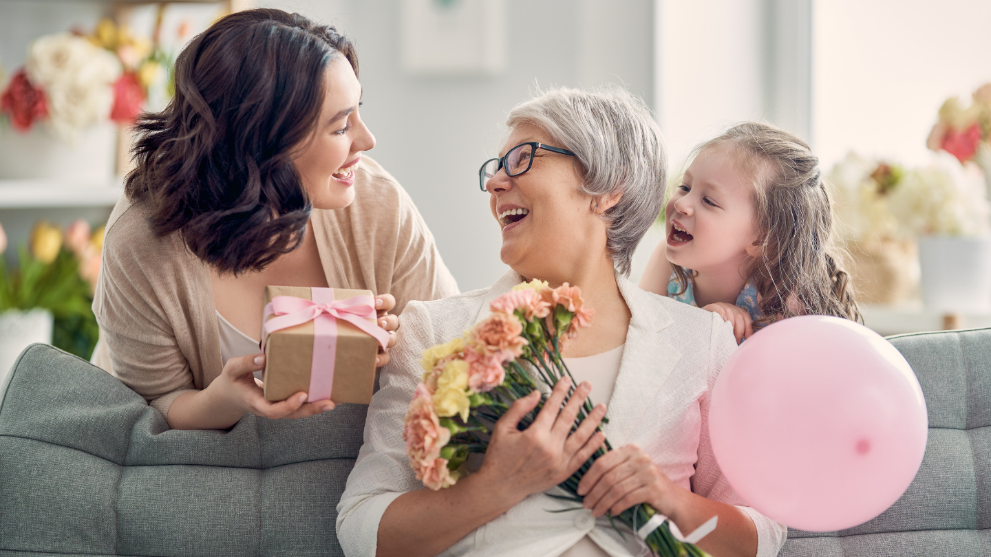 Está em dúvida no que dar de presente no Dia das Mães, leia esse artigo e encante quem você ama
